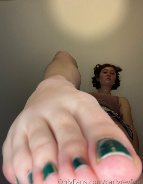Carlyreyfeet