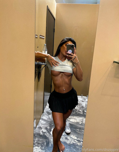 Naakte gelekte OnlyFans-foto van Dnzsypnr