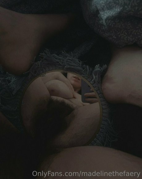Photo nue de fuite OnlyFans de Madelinethefaery