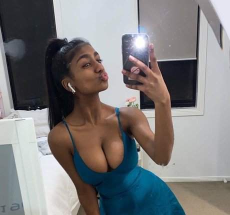 Naken lekkede OnlyFans-bilde av Shreya Naidoo