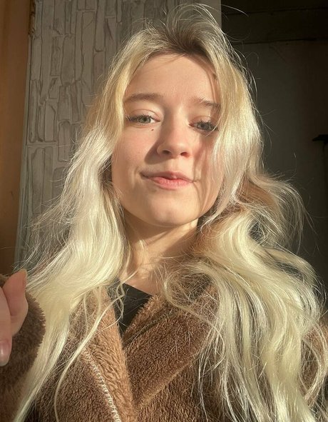 Naken läckt OnlyFans-bild av Arveni