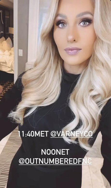 Nahá fotka uniklých OnlyFans od Tomi Lahren