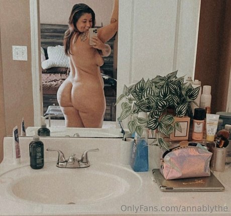 Nacktes geleaktes OnlyFans-Foto von Annablythe
