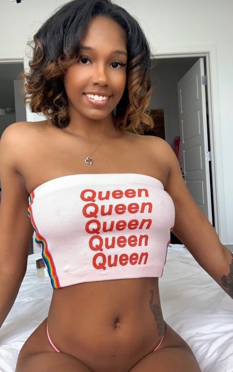 Nahá fotka uniklých OnlyFans od Lacey London