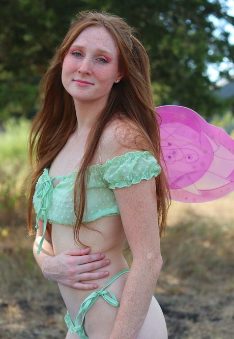 Naken lekkede OnlyFans-bilde av Lilstrawberryred