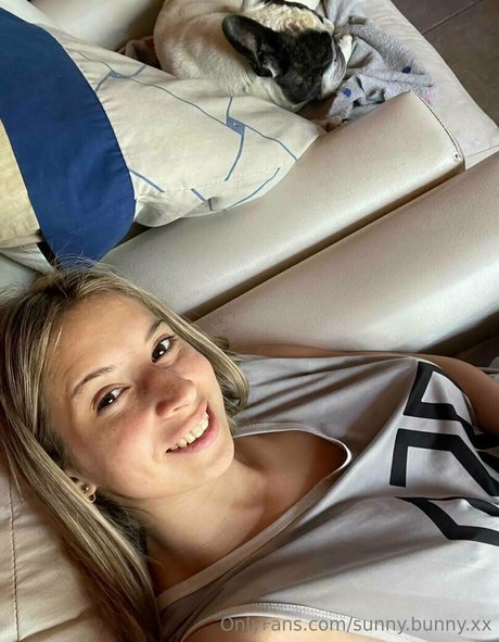 Naakte gelekte OnlyFans-foto van Sunnybunnyxx