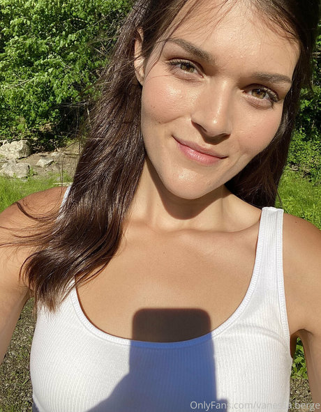Naken läckt OnlyFans-bild av Vanessa Berge