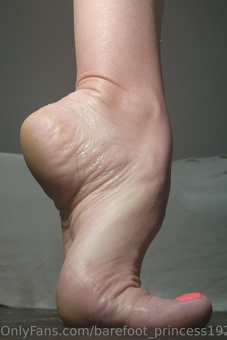 Naakte gelekte OnlyFans-foto van Barefootprincess1922