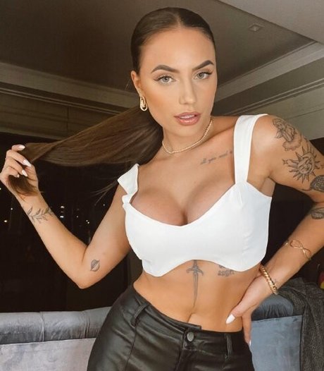 Naken lekkede OnlyFans-bilde av Isa Rockenbach