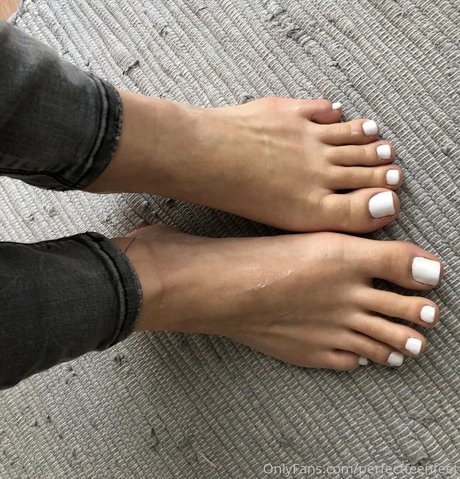 Naken läckt OnlyFans-bild av Perfectteenfeet