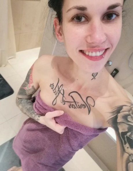 Naken läckt OnlyFans-bild av Skinnybitch