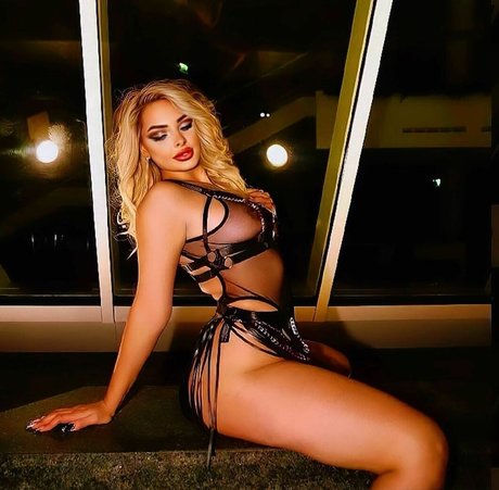 Naakte gelekte OnlyFans-foto van Romanian Model