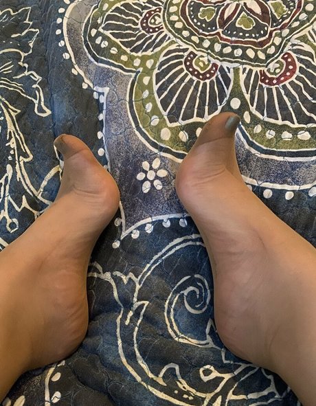 Youlovemyfeettrample