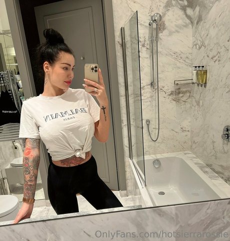 Naken lekkede OnlyFans-bilde av Hotsierrarossie