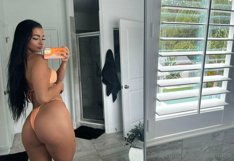 Naken lekkede OnlyFans-bilde av Brieamarie