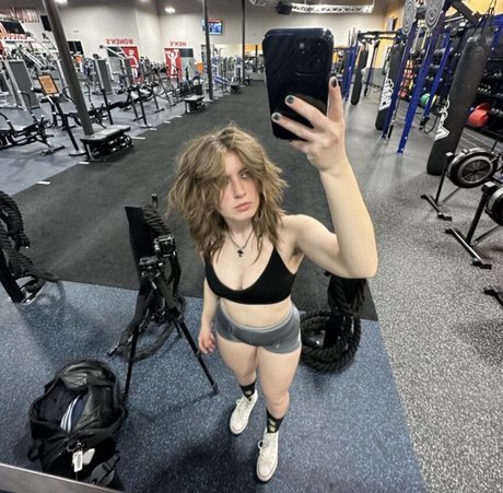 Naken lekkede OnlyFans-bilde av Nadia Dubceac