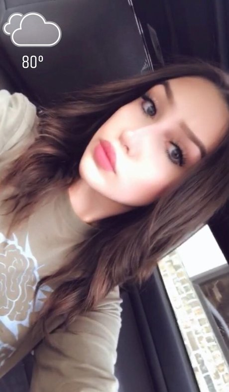 Chloe Flores