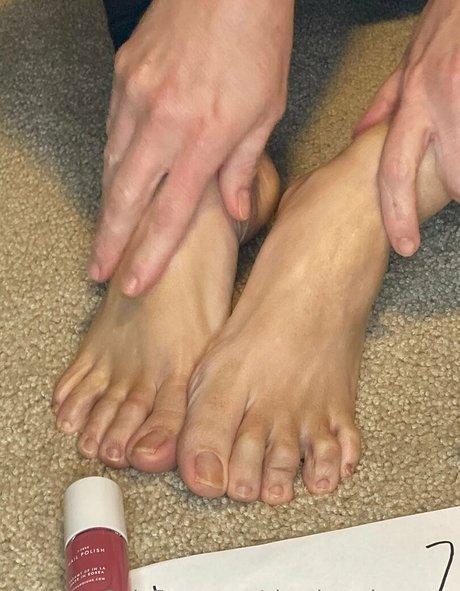 Foto desnuda filtrada de OnlyFans de Slendersolesmom