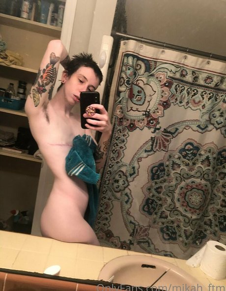 Naken läckt OnlyFans-bild av Faguettemikah