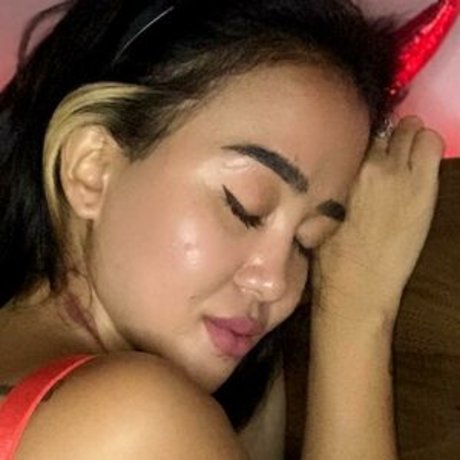 Naakte gelekte OnlyFans-foto van Asialollipop