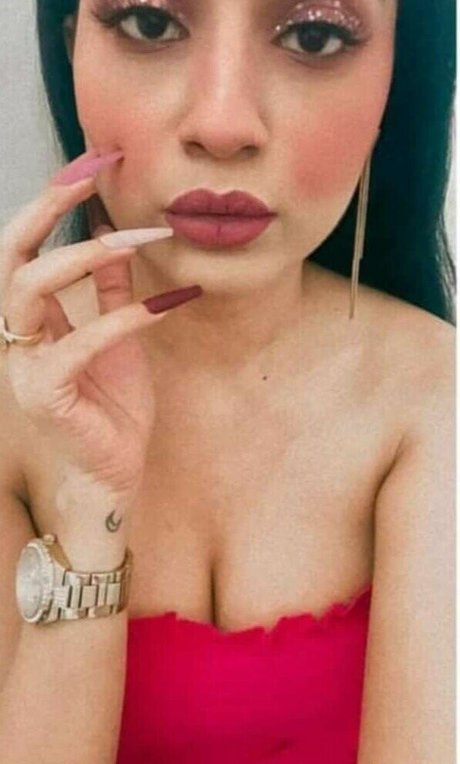 Naken läckt OnlyFans-bild av Nidhi Chaudhary