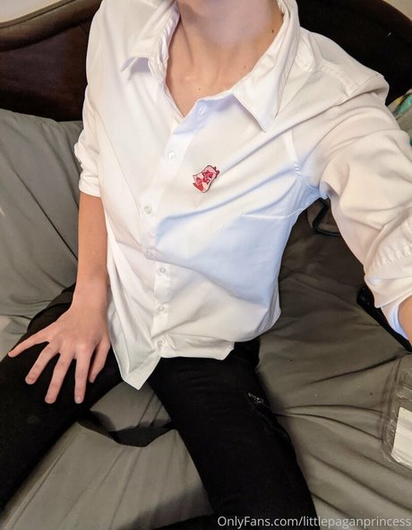 Naken lekkede OnlyFans-bilde av Littlepaganprincess