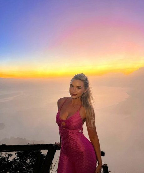 Naken lekkede OnlyFans-bilde av Alison Bowles