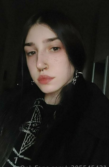 Naken lekkede OnlyFans-bilde av Babyanddollyy