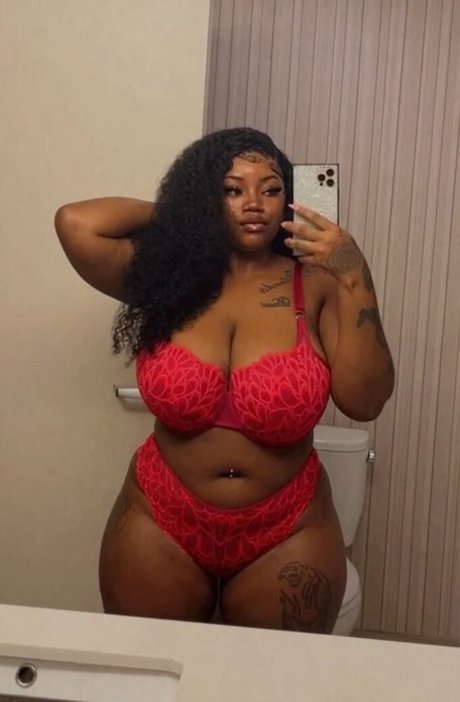 Naken lekkede OnlyFans-bilde av Therealvictoriab