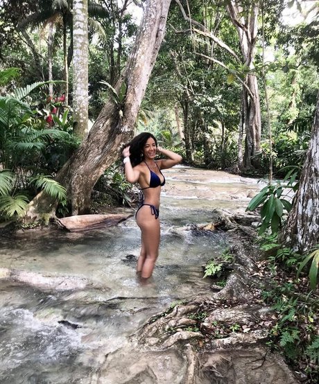 Naken läckt OnlyFans-bild av Heather Hemmens