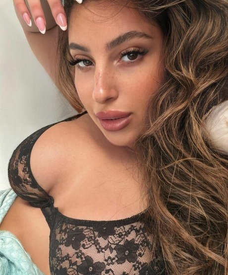 Naken läckt OnlyFans-bild av Ortal Zfania