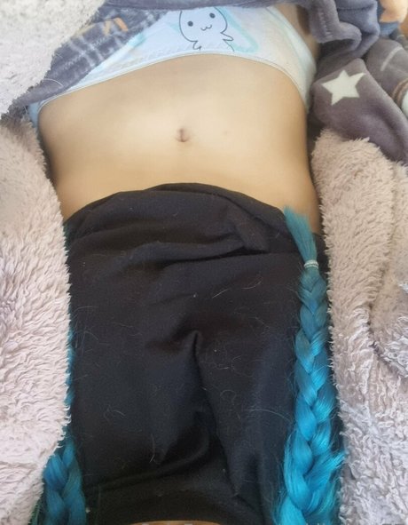 Naakte gelekte OnlyFans-foto van Yourbluehairedwaifu