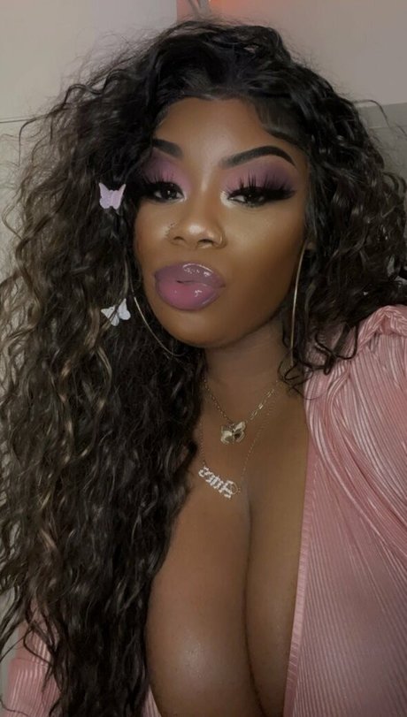 Naken lekkede OnlyFans-bilde av Ilooklikebaae