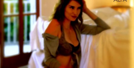 Lavinia Vlasak OnlyFansリークヌード写真