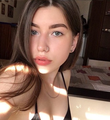 Naken lekkede OnlyFans-bilde av Marishkasexy