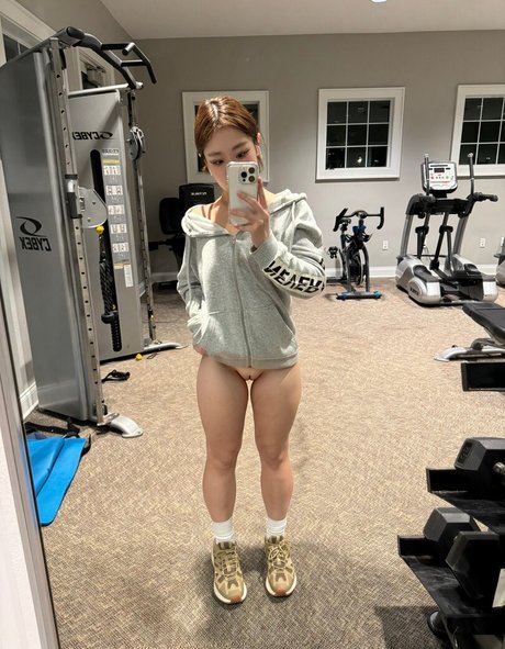 Naakte gelekte OnlyFans-foto van Amanda Leejieyng