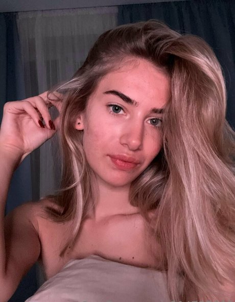 Naken lekkede OnlyFans-bilde av Elisaholt
