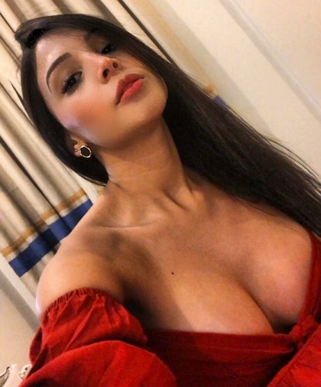 Nahá fotka uniklých OnlyFans od Emily Fernanda