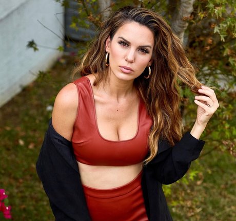 Naken lekkede OnlyFans-bilde av Christy Carlson Romano