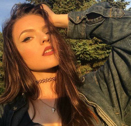 Nahá fotka uniklých OnlyFans od Rhiannon Jena