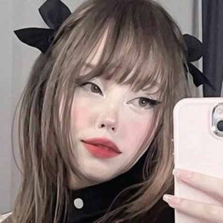 Naken lekkede OnlyFans-bilde av Romllr