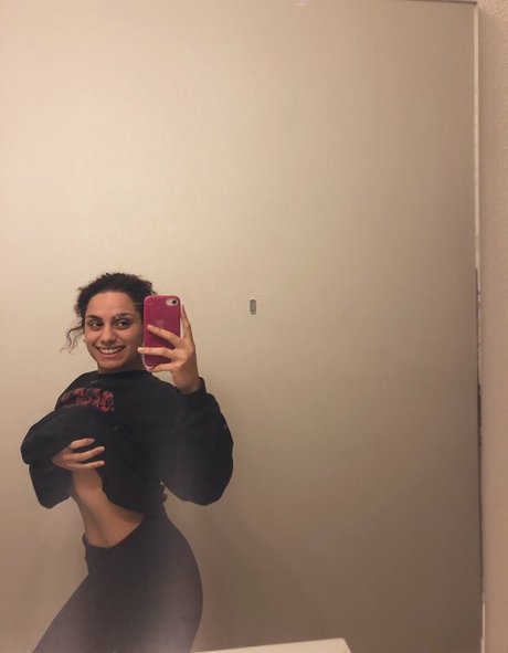 Alasti lekkinud OnlyFans-i pilt Desire Negro