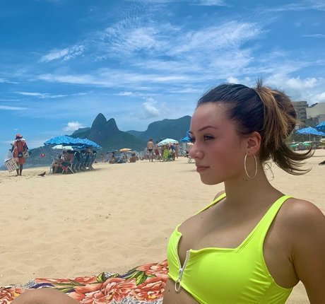 Nahá fotka uniklých OnlyFans od Serena Mello