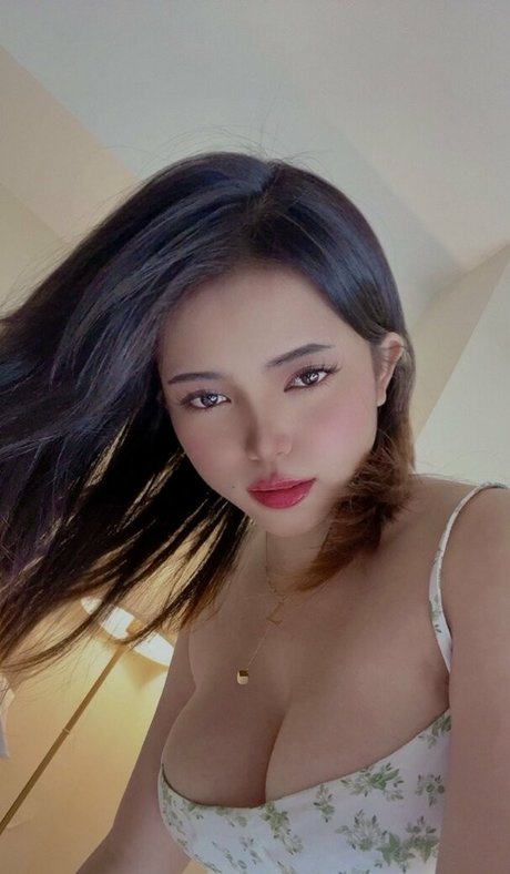 Naken läckt OnlyFans-bild av Lalalyan