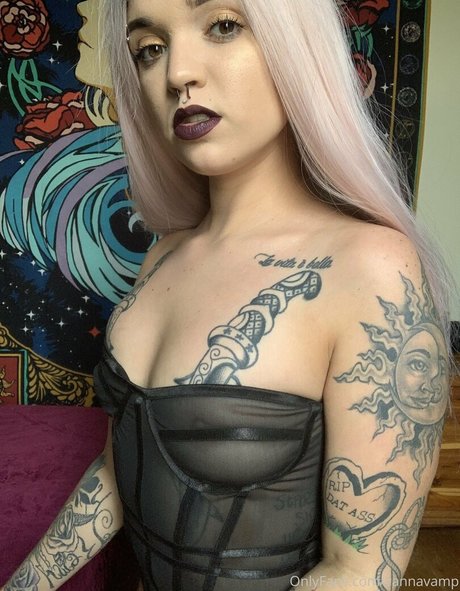 Foto di nudo di fuga di OnlyFans di Vannavamp