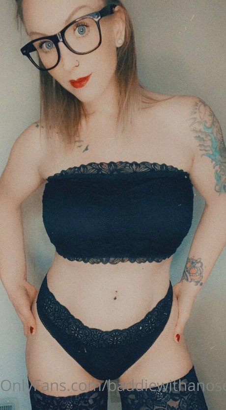 Nahá fotka uniklých OnlyFans od Baddiewithanosering