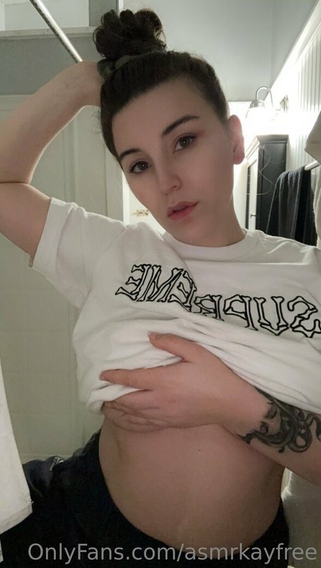 Foto desnuda filtrada de OnlyFans de Asmrkayfree