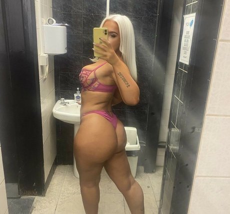 Naken lekkede OnlyFans-bilde av Shania Bethune