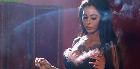 Naakte gelekte OnlyFans-foto van Chloe Lexus