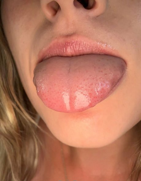 Asmrcarol  nude leaked OnlyFans photo